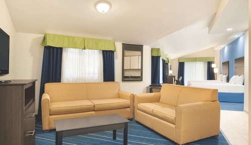 Deluxe Suite, Multiple Beds, Non Smoking (2 Queen Bed)