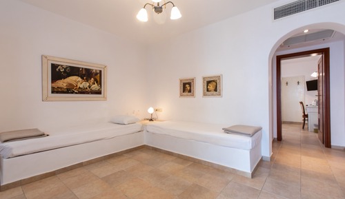 Family Room (Superior)