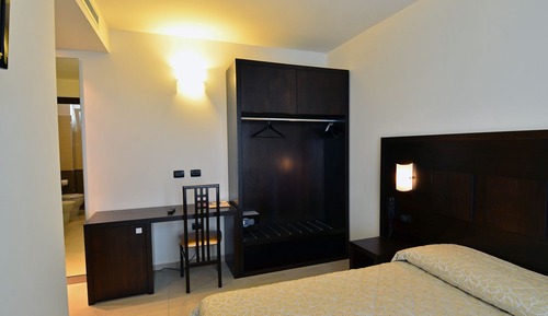 Classic Twin Room, Private Bathroom