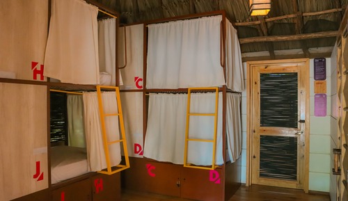 Dormitorio compartido 6 camas