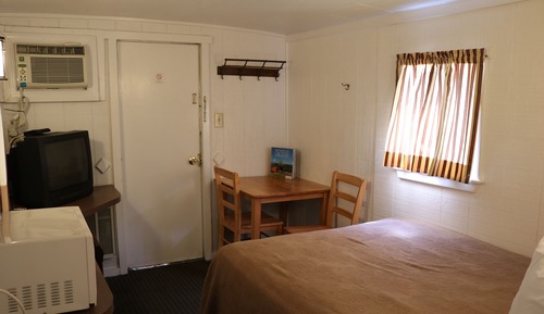 Couples Caboose, 1 Double Bed
