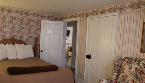 Farmhouse Suite, 2 Queen & 2 Single Beds (NOT A CABOOSE)