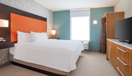 Suite, 1 King Bed, Accessible, Non Smoking (Hearing)