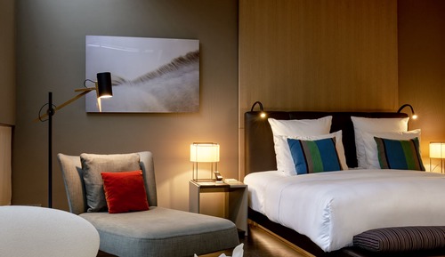 Comfort Room, 1 King Bed (SO Junior Suite)