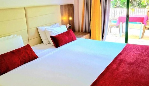 Comfort Room (Balcony)