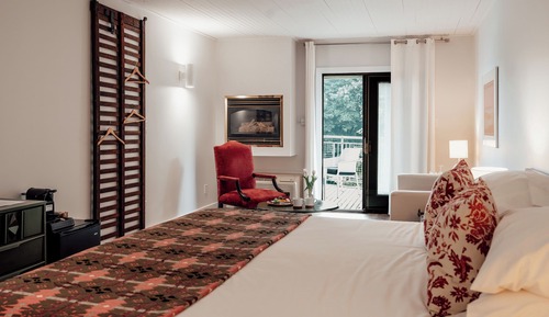 Premium 1 King Bed, Balcony, Fireplace