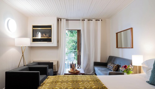 Premium 2 Queen Beds, Balcony, Fireplace