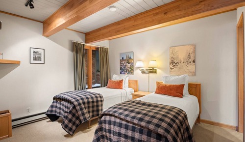 Condo (Chateau DuMont 5)