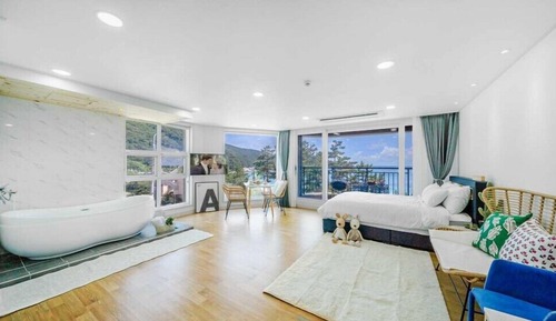 Room (402 (Ocean View/Spa))