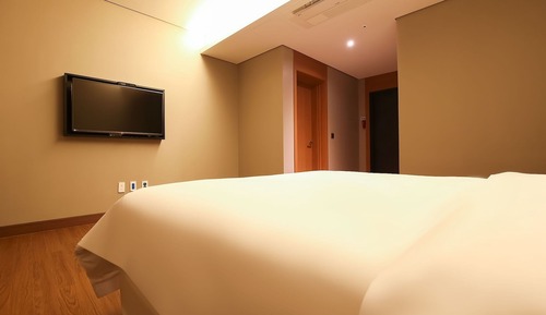 Room (Stand and)