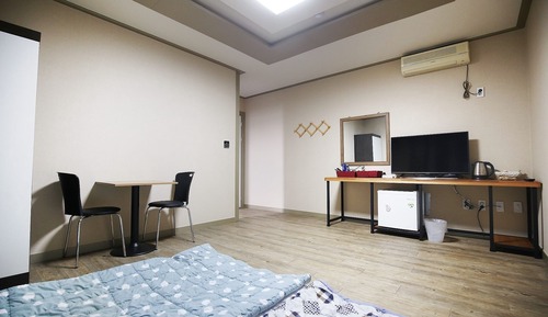 Room (Korean Style room (Netflix viewing av)