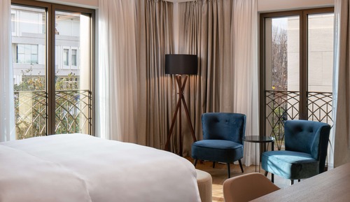 Premium Room, 1 King Bed, Corner (Collection)