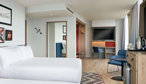 Room, 2 Queen Beds, City View