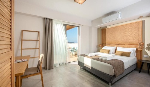 Superior Duplex, 1 Bedroom, Pool View