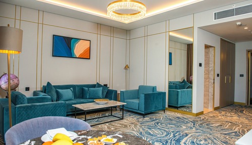 Executive Suite, 1 King Bed, Smoking