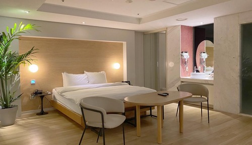Room (Premium)