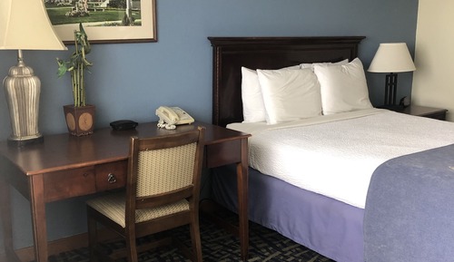 Room, 1 Queen Bed, Ground Floor
