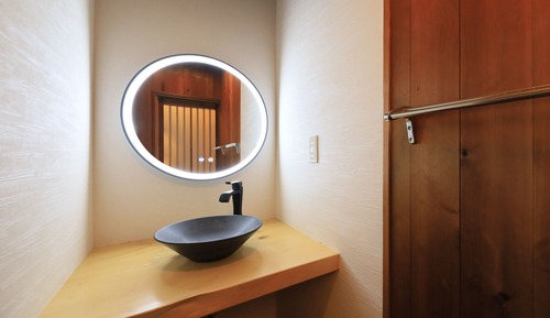 Japanese Style Room with King Bed and Working space