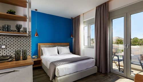 Junior Suite with Partial Sea View