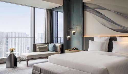 Executive Suite, 1 King Bed, Club Lounge Access, City View (High Floor)