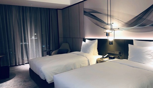 Deluxe Room, 2 Twin Beds, Lake View