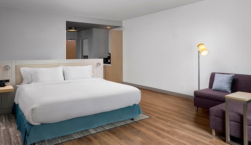 Deluxe Room, 1 King Bed, Accessible (Hearing)