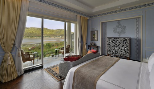 Flamingo Signature Room with Balcony King Bed