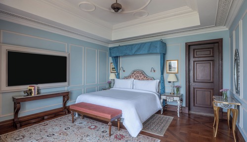 Lakeshore Manor Suite