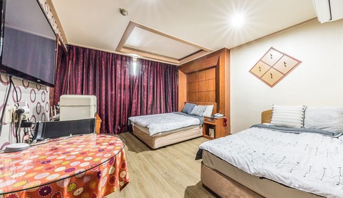 Room (Twin room)