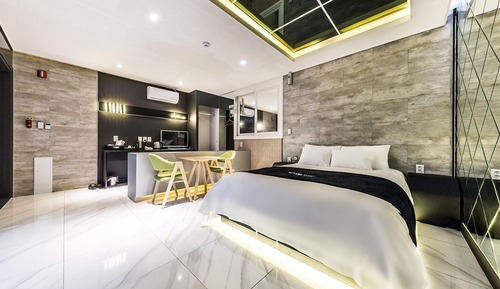 Room (Deluxe room)