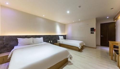 Room (Twin B (Double and Single Spa OTT))