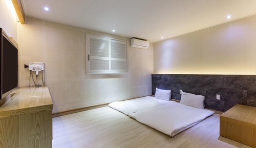 Room (Ondol (OTT))
