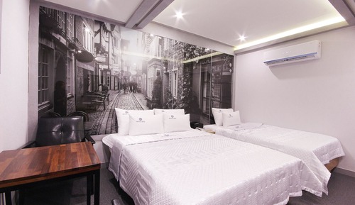 Room (Premium (non-smoking))