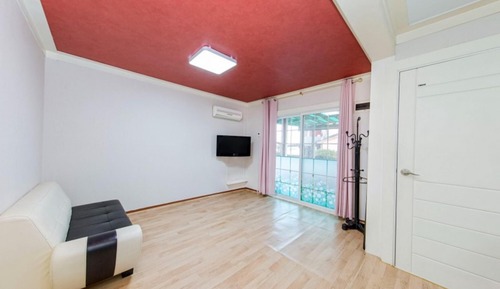 Room (Behind)