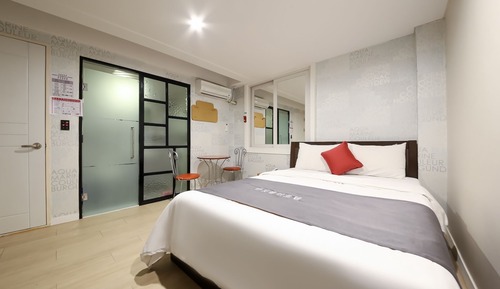 Room (Suite room (massage bed))