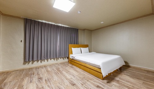 Room (Suite room (small))
