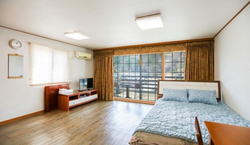 Room (Suite B)