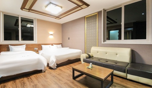 Room (VIP (Non-smoking room Netflix availab)