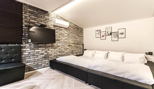Room (Family (Wave & Movienet available))