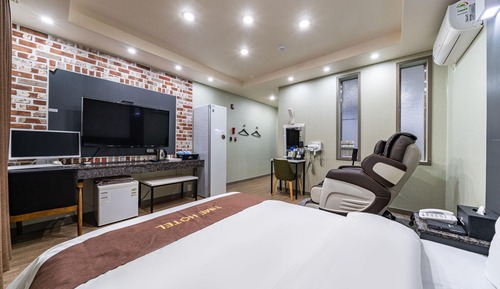 Room (Deluxe - Massage chair styler / Break)