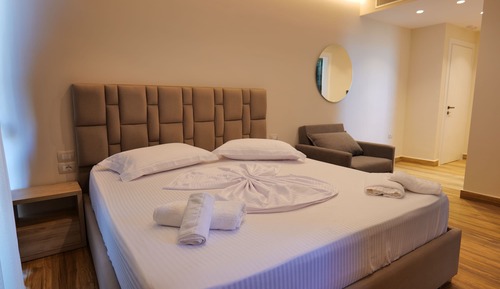 Deluxe Double Room, Partial Sea View
