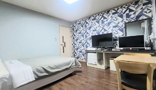 Room (High Performing 2PC (Netflix))