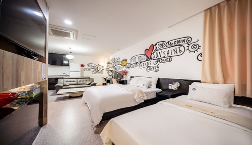 Room (Drive-in Suite Room)