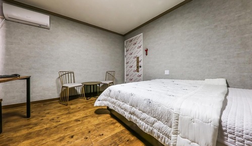 Room (Standard Room)