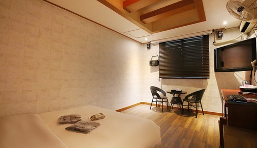 Room (Cinema Room)