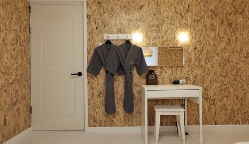 Room (Natural Double (Dayuse))