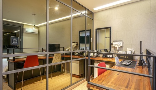 Room (Special Room B - Gaming PC (Netflix a)