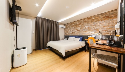Room (Terrace Room A (Netflix available air)