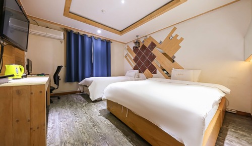 Room (Twin (double + single))