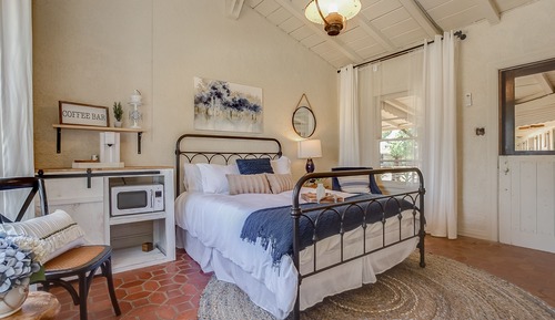 Basic Room, 1 Queen Bed